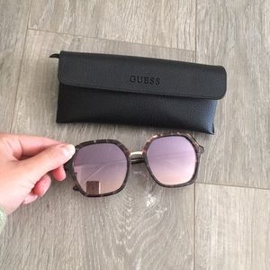 NWOT Guess Sunglasses